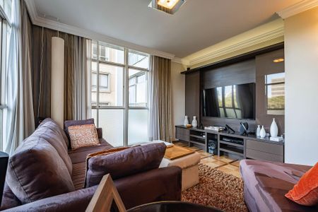 Apartamento à venda com 303m², 3 quartos e 3 vagas Apartamento à venda com 303m², 3 quartos e 3 vagasSala