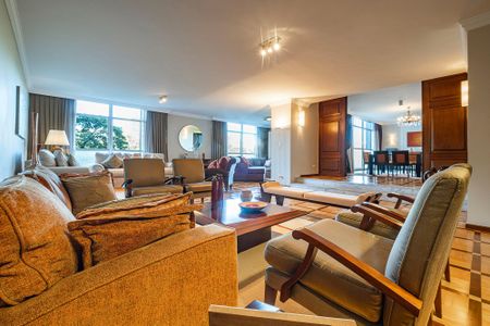 Apartamento à venda com 303m², 3 quartos e 3 vagas Apartamento à venda com 303m², 3 quartos e 3 vagasSala