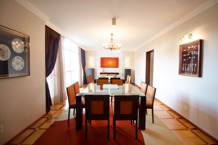 Apartamento à venda com 303m², 5 quartos e 3 vagas