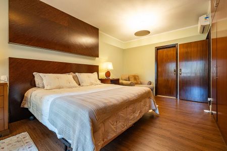Apartamento à venda com 303m², 3 quartos e 3 vagas Apartamento à venda com 303m², 3 quartos e 3 vagasSuíte