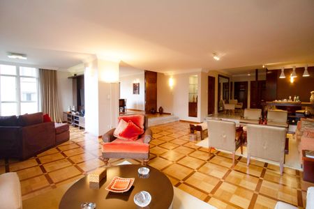 Apartamento à venda com 303m², 5 quartos e 3 vagas