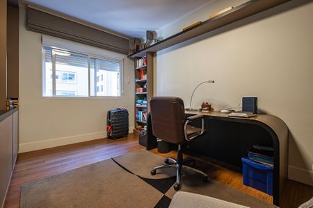 Apartamento à venda com 303m², 3 quartos e 3 vagas Apartamento à venda com 303m², 3 quartos e 3 vagasQuarto 3