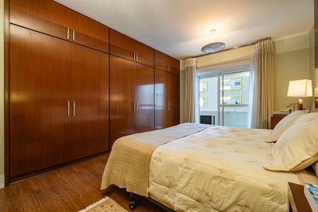Apartamento à venda com 303m², 3 quartos e 3 vagas Apartamento à venda com 303m², 3 quartos e 3 vagasSuíte