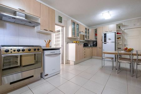 Apartamento à venda com 303m², 3 quartos e 3 vagas Apartamento à venda com 303m², 3 quartos e 3 vagasCozinha