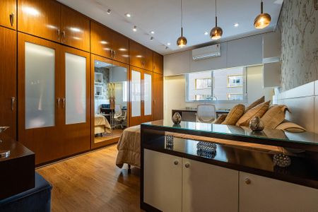 Apartamento à venda com 303m², 3 quartos e 3 vagas Apartamento à venda com 303m², 3 quartos e 3 vagasQuarto 2