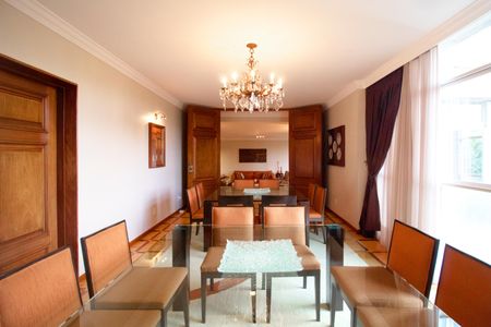 Apartamento à venda com 303m², 5 quartos e 3 vagas