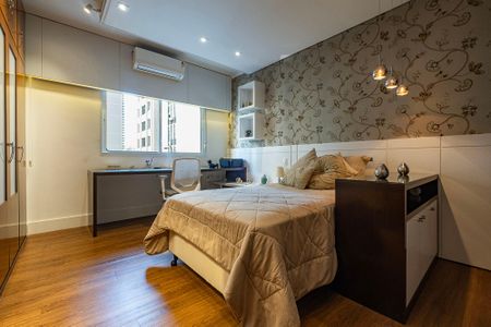 Apartamento à venda com 303m², 3 quartos e 3 vagas Apartamento à venda com 303m², 3 quartos e 3 vagasQuarto 2