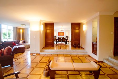Apartamento à venda com 303m², 5 quartos e 3 vagas