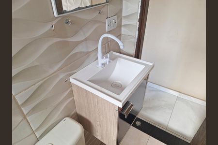 Banheiro de casa para alugar com 2 quartos, 2147483647m² em Conjunto Promorar Estrada da Parada, São Paulo