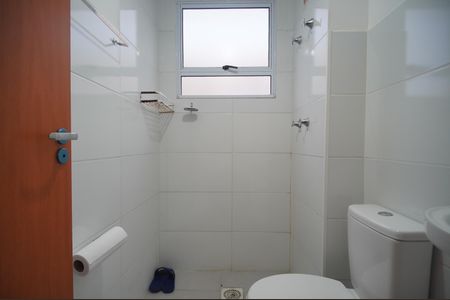 Banheiro social de apartamento para alugar com 2 quartos, 42m² em Santos Dumont, São Leopoldo