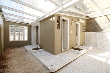 Casa para alugar com 150m², 2 quartos e 2 vagas Casa para alugar com 150m², 2 quartos e 2 vagasPátio Interno Coberto