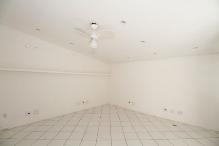 Casa para alugar com 150m², 2 quartos e 2 vagas Casa para alugar com 150m², 2 quartos e 2 vagasSala Grande Fundos