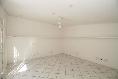 Casa para alugar com 150m², 2 quartos e 2 vagas Casa para alugar com 150m², 2 quartos e 2 vagasSala Grande Fundos