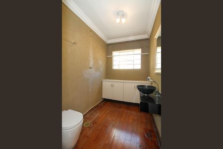 Casa para alugar com 150m², 2 quartos e 2 vagas Casa para alugar com 150m², 2 quartos e 2 vagasBanheiro