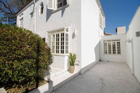 Casa para alugar com 150m², 2 quartos e 2 vagas Casa para alugar com 150m², 2 quartos e 2 vagasEntrada