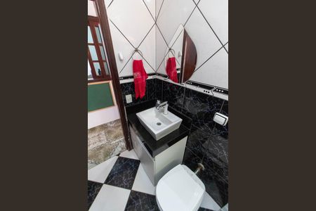 Casa à venda com 200m², 3 quartos e 3 vagas Casa à venda com 200m², 3 quartos e 3 vagasBANHEIRO SOCIAL