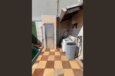 Casa à venda com 200m², 3 quartos e 3 vagas Casa à venda com 200m², 3 quartos e 3 vagasÁREA DE SERVIÇO