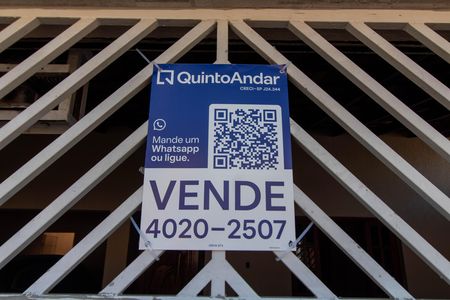 Casa à venda com 200m², 3 quartos e 3 vagas Casa à venda com 200m², 3 quartos e 3 vagasFACHADA