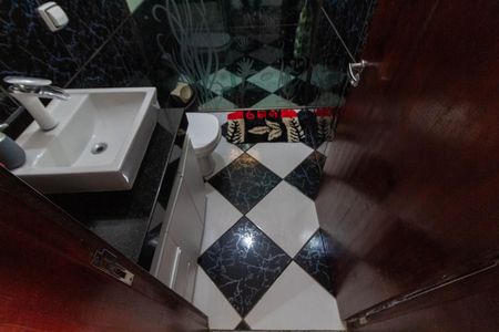 Casa à venda com 200m², 3 quartos e 3 vagas Casa à venda com 200m², 3 quartos e 3 vagasBANHEIRO SOCIAL