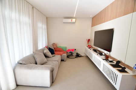 Casa à venda com 3 quartos, 490m² em Parque das Universidades, Campinas