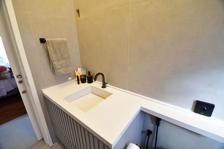 Banheiro  de casa à venda com 3 quartos, 490m² em Parque das Universidades, Campinas