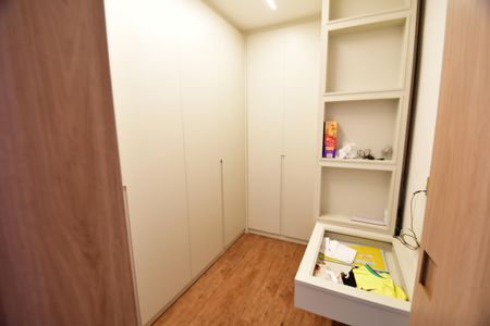 Casa à venda com 490m², 3 quartos e 4 vagasQuarto 3 - Suíte Closet