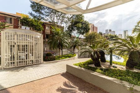 Studio para alugar com 32m², 1 quarto e 1 vaga Studio para alugar com 32m², 1 quarto e 1 vagaHall de Entrada
