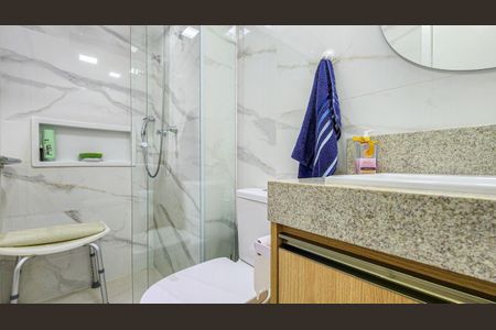 Banheiro de apartamento para alugar com 2 quartos, 69m² em Empresarial 18 do Forte, Barueri