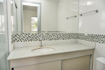 Apartamento para alugar com 70m², 3 quartos e 1 vaga Apartamento para alugar com 70m², 3 quartos e 1 vagaBanheiro da Suíte