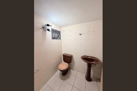 Casa para alugar com 566m², 3 quartos e 3 vagasBanheiro do andar inferior