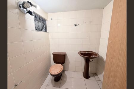 Casa para alugar com 566m², 3 quartos e 3 vagasBanheiro do andar inferior