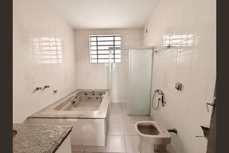 Casa para alugar com 566m², 3 quartos e 3 vagasBanheiro da Suíte