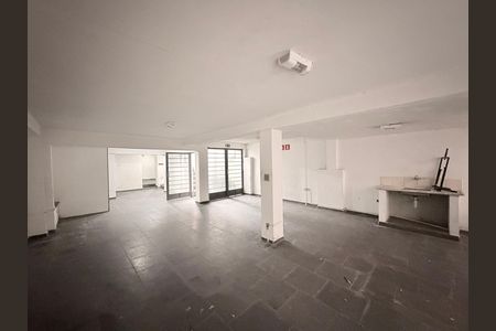 Casa para alugar com 566m², 3 quartos e 3 vagasPorão - Salão completo