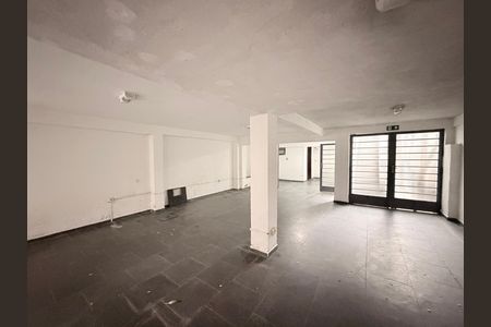 Casa para alugar com 566m², 3 quartos e 3 vagasPorão - Salão completo