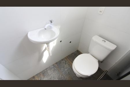 Banheiro de kitnet/studio para alugar com 1 quarto, 35m² em Tangara, Cabo Frio