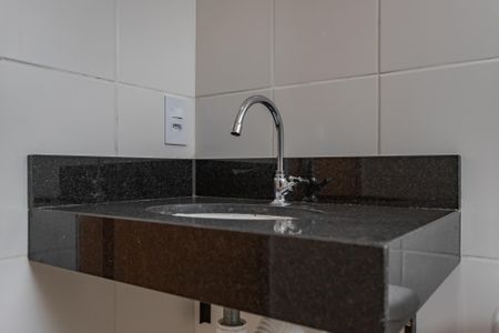Banheiro de apartamento para alugar com 2 quartos, 44m² em Jardim Dona Leopoldina, Porto Alegre