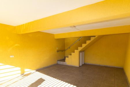 Garagem de casa para alugar com 3 quartos, 190m² em Parque Sao Rafael, São Paulo