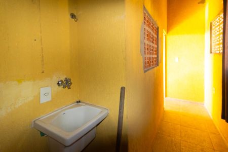 Área de Serviço de casa para alugar com 3 quartos, 190m² em Parque Sao Rafael, São Paulo