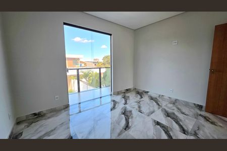 Casa à venda com 277m², 4 quartos e 4 vagasSuíte 2