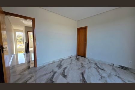 Casa à venda com 277m², 4 quartos e 4 vagasSuíte 2