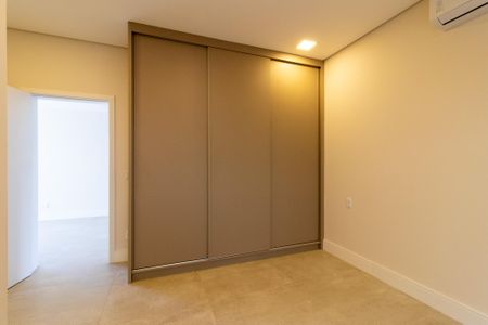 Casa de condomínio à venda com 285m², 4 quartos e 3 vagas