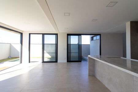 Casa de condomínio à venda com 285m², 4 quartos e 3 vagas