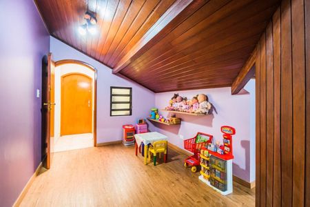 Casa à venda com 218m², 4 quartos e 2 vagas