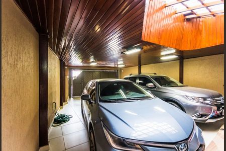 Casa à venda com 218m², 4 quartos e 2 vagas