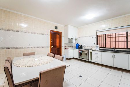 Casa à venda com 218m², 4 quartos e 2 vagas