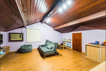 Casa à venda com 218m², 4 quartos e 2 vagas
