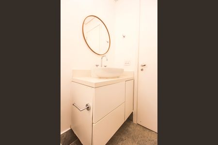 Lavabo de apartamento para alugar com 2 quartos, 70m² em Empresarial 18 do Forte, Barueri