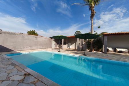 Casa para alugar com 240m², 2 quartos e 12 vagas Casa para alugar com 240m², 2 quartos e 12 vagasQuintal - Piscina