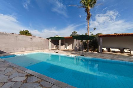 Casa para alugar com 240m², 2 quartos e 12 vagas Casa para alugar com 240m², 2 quartos e 12 vagasQuintal - Piscina