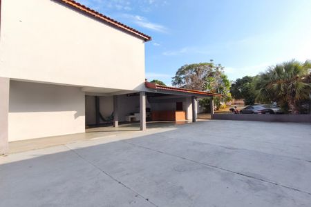 Casa para alugar com 240m², 2 quartos e 12 vagas Casa para alugar com 240m², 2 quartos e 12 vagasQuintal